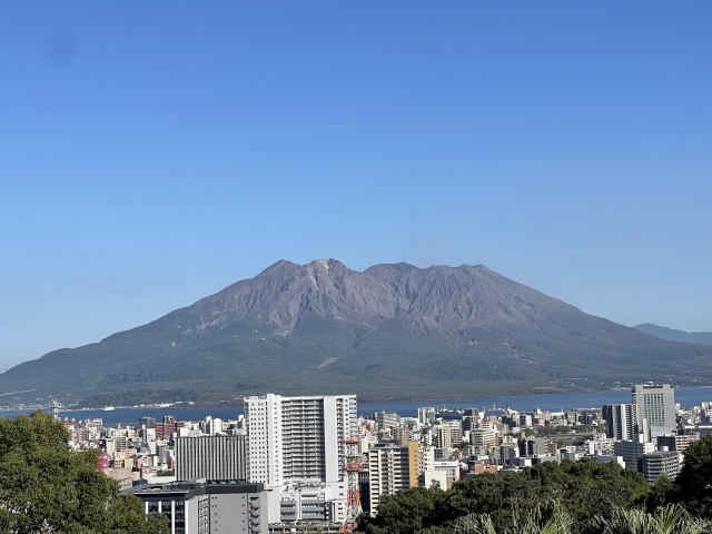 鹿児島市と桜島